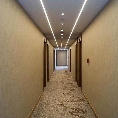 Red Hill Hotel Тирана Экстерьер фото