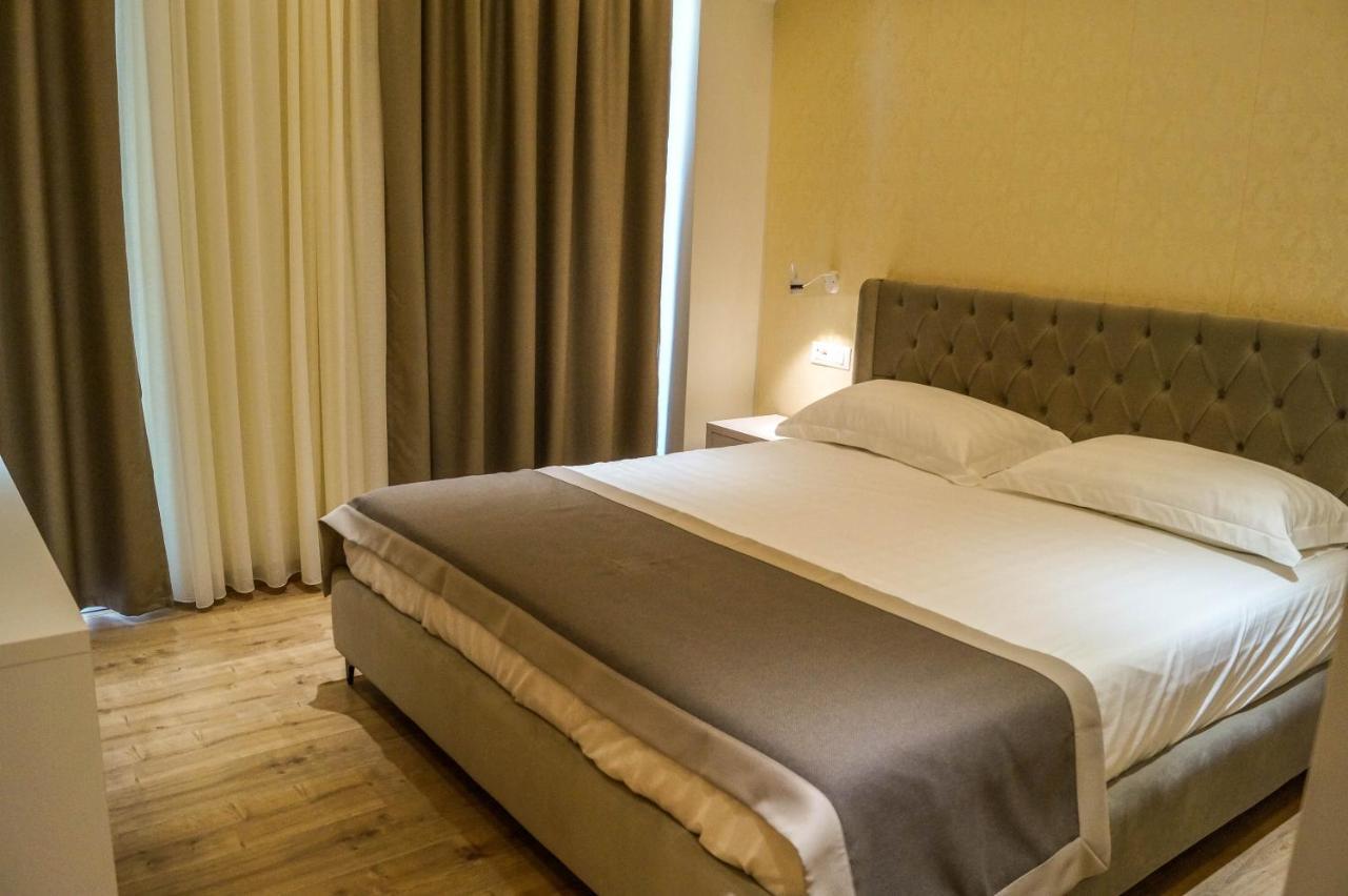Red Hill Hotel Тирана Экстерьер фото