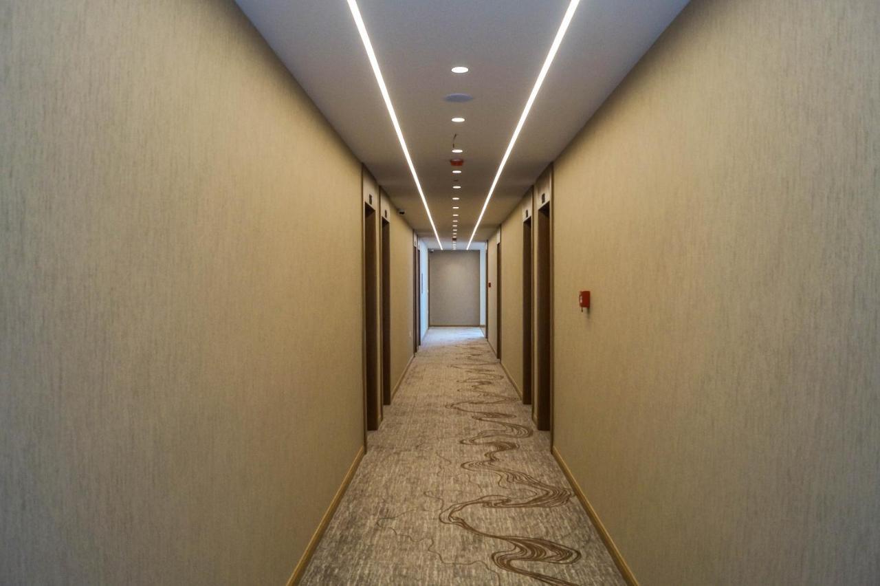 Red Hill Hotel Тирана Экстерьер фото